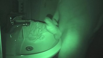 Preview 4 of Night Bed Room Sleep Girl - Nachts heimlich im Bad