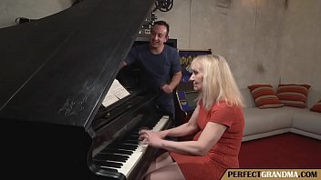 Preview 1 of Bharti Asllil - the old pianist girl