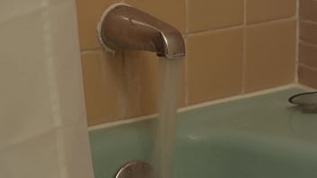 Preview 3 of Free Downlodporn Videos - Piranha Sharks: Sexy Nude Girl Bath