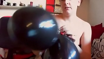 Preview 2 of Miya Kholipa Xx Video - Gioco con grossi palloncini neri li gonfio e poi mi masturbo con un grosso cazzo nero