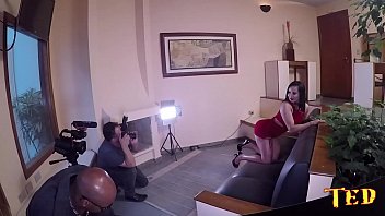 Preview 2 of Baju Wala Achanak Xxx Video - Bianca Naldy e pega de surpresa nos bastidores da grava&ccedil_&atilde_o - Nego Catra - Capoeira