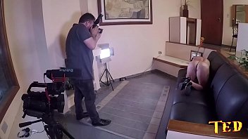 Preview 4 of Baju Wala Achanak Xxx Video - Bianca Naldy e pega de surpresa nos bastidores da grava&ccedil_&atilde_o - Nego Catra - Capoeira