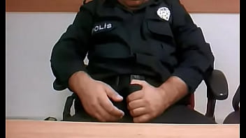 Preview 2 of Dubble Puck - policial