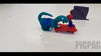 Preview 2 of 3d Pornfay - Pollazo se encuentra con dinosauria cachindisima y le parte el culo hasta correrse en la mesa de arte
