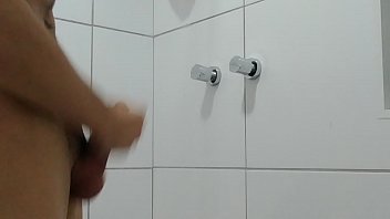 Preview 1 of Innocent Teen Loves Cock - Tomando banho gostoso