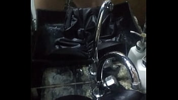 Preview 2 of Perfect Licking Pussy - gozando na roupinha da novinha 3
