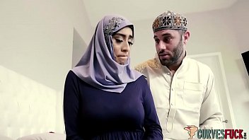 Preview 2 of Gays Play With Pussy - Violet Myers In Ass Of Teen Bearing Hijab