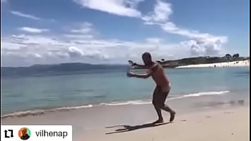 Preview 1 of Xxxbf Viueo - Paulo Vilhena pelado praia nudismo