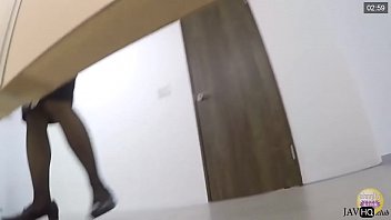 Preview 1 of Pinay Fucked Deeptroght - Office Lady wetting herself in the bathroom
