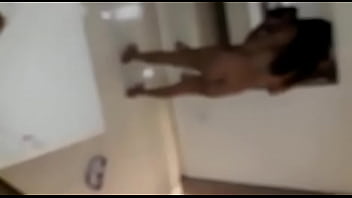 Preview 3 of Poonam Sexy - Neg&atilde_o comendo duas novinhas no motel