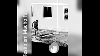 Preview 3 of Porn Hd Cideo Bangal - Macho r&uacute_stico e gostoso capinando e o tes&atilde_o l&aacute_ em cima