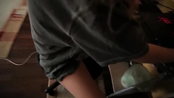 Preview 1 of Enema Pee - Giovane porcellina italiana inculata forte per la prima volta e sborrata sul culo