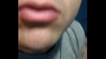 Preview 1 of Desi Sexyvideos - Joven sexy muestra sus labios