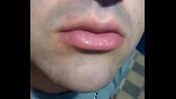 Preview 4 of Desi Sexyvideos - Joven sexy muestra sus labios