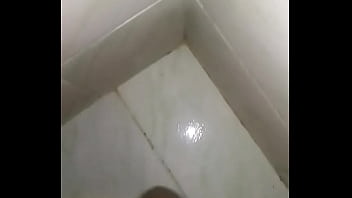 Preview 2 of Arabi Sexi Video 1016 - Pau grande gozando e mijando