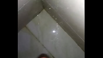 Preview 4 of Arabi Sexi Video 1016 - Pau grande gozando e mijando