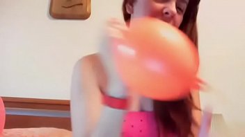 Preview 1 of Sex M0ves Onley - Scopiamo con questi palloncini colorati e sar&agrave_ un video dai forti caratteri fetish