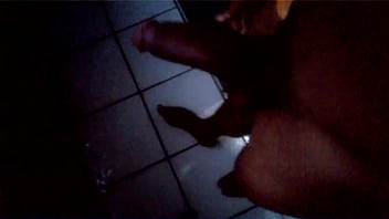 Preview 1 of Norme Facial - tomando banho no chuveiro