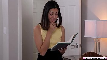 Preview 1 of Xxxl Gen - Cute teen facesitting her sexy room mate