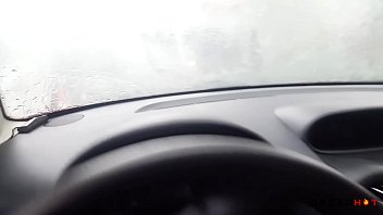 Preview 4 of Femely Seks - Boquete no carro em cima do Guincho em PUBLICO! - Dread Hot