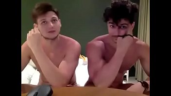 Preview 3 of Wwxxvido2020 - Fitmodelness in bed with friend