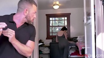 Preview 1 of Sexo Sin Sefuridad Virgen - Dirty pussy laundry with stepdaugter Ft. Miranda Miller