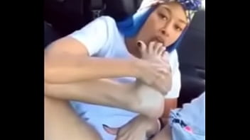 Preview 3 of Sex Pichas - Ebony sucking her toes in car