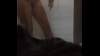 Preview 2 of Granny Sex Hidden Cam - Esposa no banho