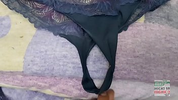 Preview 1 of Ginte Sex - Acabando de follar me quede con ganas y me masturbo_ Como una buena putita Sophie Petite modela su tanga y su culito y me ayuda a sacar leche