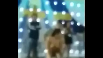 Preview 2 of Sister And Brother Watchin Porn - veneca hace un striper desnuda en peru