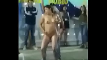 Preview 4 of Sister And Brother Watchin Porn - veneca hace un striper desnuda en peru