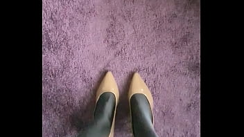 Preview 3 of Malaysian Girl Sucking Cock - Pantyhose and pumps