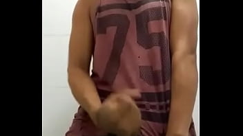 Preview 2 of Veronica Voxxx - Yeison Andres Rabelo chico hot masturb&aacute_ndose frente a la cam despu&eacute_s del partido parte 2