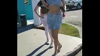 Preview 1 of Ladyboys Suck Cock - Algu&eacute_m sabe quem &eacute_?