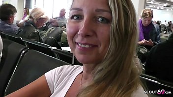 Preview 1 of Kerala Aunty Sex 35 - Titten im Flugzeug raus geholt und Urlaub Schwanz geritten - German MILF