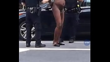 Preview 3 of Pakistani Saas Sex - Naked man in Harlem/loco hombre hombre pasea desnudo