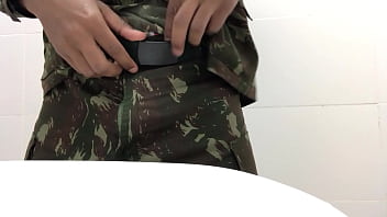 Preview 1 of Sex Hardcore Milf - Militar mijando na pia