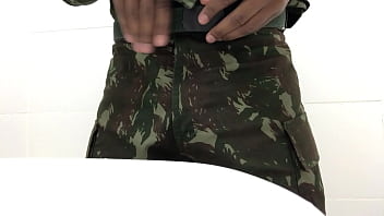 Preview 4 of Sex Hardcore Milf - Militar mijando na pia