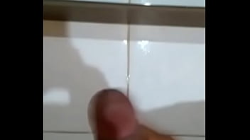 Preview 4 of Spanking Flats - Punhetinha amadora do Bruno