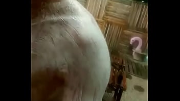 Preview 4 of Xxxxxx Video Sunny Leone - Putinha gostosa tentando se bronzear na xuva