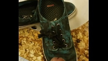 Preview 3 of Alice Ass Only18 Year Old - Painting a pair of VANS
