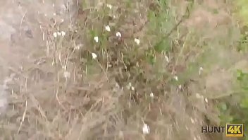 Preview 3 of 3gp X Video Dawnlond - HUNT4K. Guy ha bisogno di soldi,  quindi perch&eacute_ permette a un estraneo di scopare il suo simpatico GF