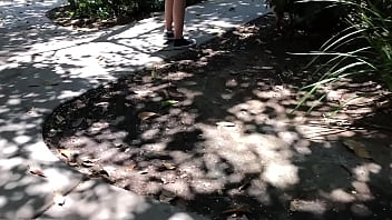 Preview 1 of Ryan Conner Mild Sex - Nalgona caminando en short shorts