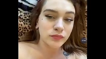Preview 2 of Lady Bit - La chica que le gusta estar en topless