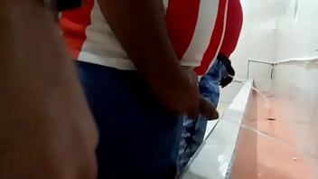 Preview 4 of Girls Talk About Sperm - Hombres orinando en ba&ntilde_o de estadero de Barranquilla Colombia