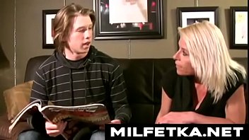 Preview 1 of 13year Girl Old Man Sex - Mama bierze moje dziewictwo