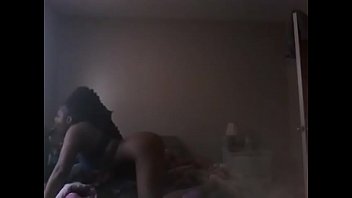 Preview 1 of Im Bett Sex - Deepthroag backs black couple