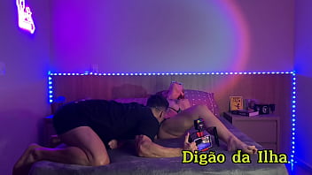Preview 2 of Lesbo Mature Mom - Bastidores Tatuada gostosa mamando e passando &oacute_leo *completo no sheer e no red*