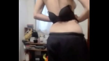 Preview 1 of Sammie And Naveen - wna mostrando las tetas