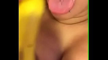 Preview 2 of Nicolette Sheany - LINDA MAMANDO UN PLATANO TWITTER @LINDAHE21994309